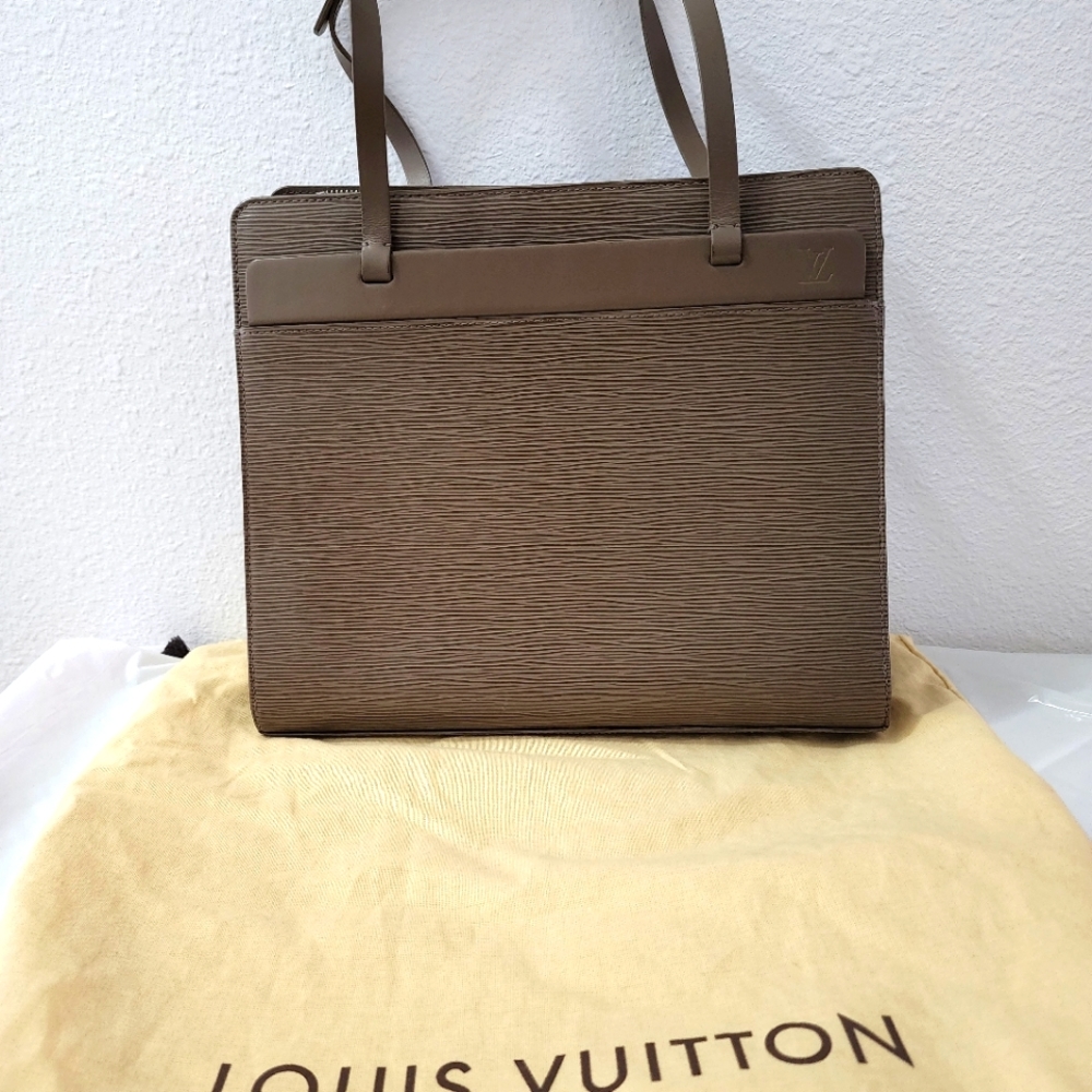 Authentic preloved Louis Vuitton epi croisette